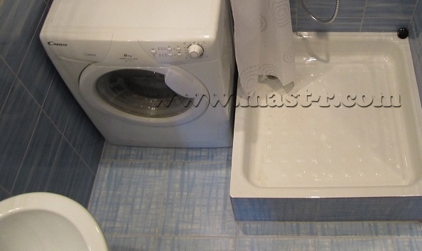 Вариант установки стиральной машины и душевого уголка