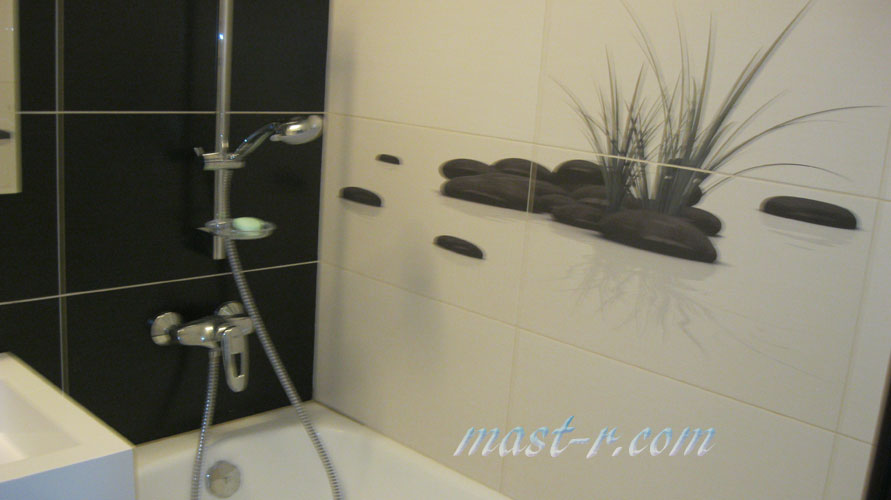дизайн ванной комнаты пример визуального расширения пространства панно из плитки